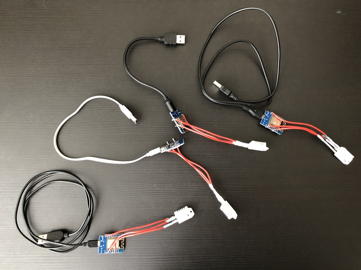 Датчики температуры-влажности с подключенным проводом Micro USB 